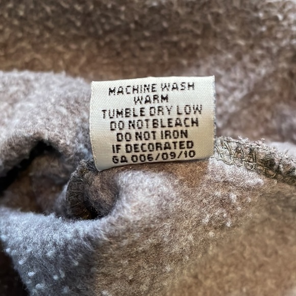 Hilton Head Island Women's Gray Sweatshirt - Picture 6 of 6